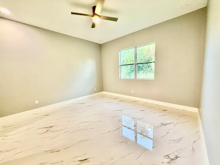 660 NE Moss Rose Pl — Photo 10