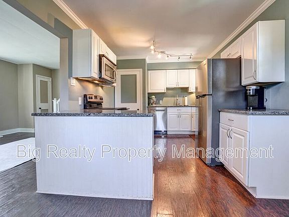 3rd image of 912 Feist Ave