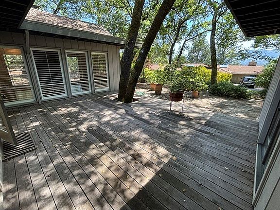 Outdoor deck