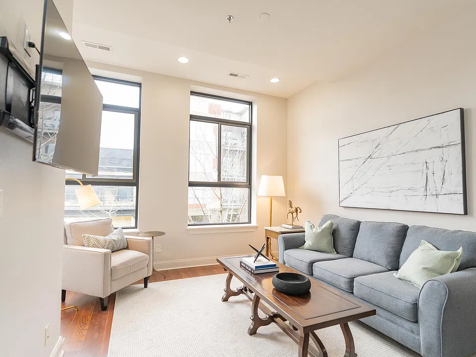45 E Main St #204