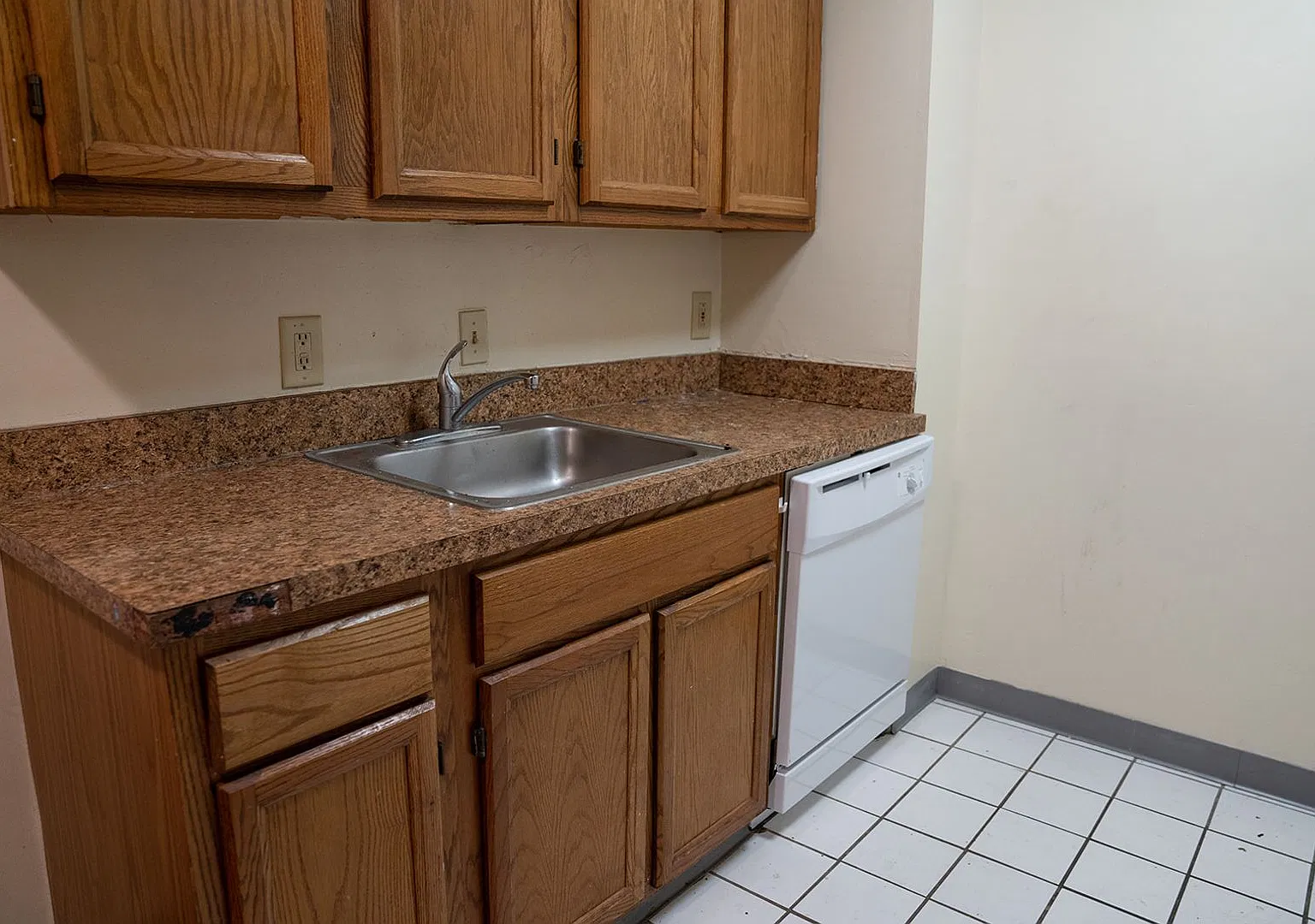 OSU Campus 3 & 4 bedroom 2 full bath townhouses — Photo 4