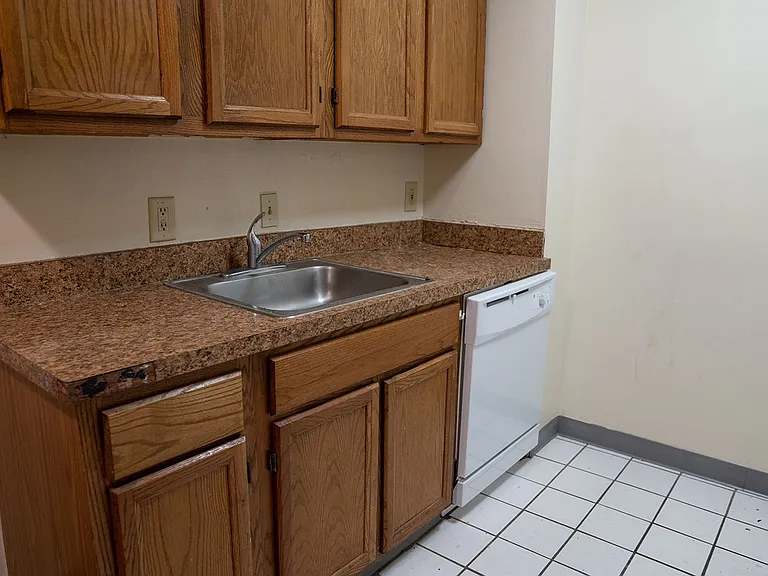 1669 Summit St #1675 — Photo 31