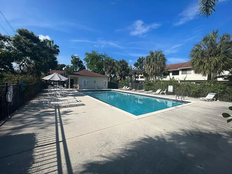 235 City View Dr — Photo 12