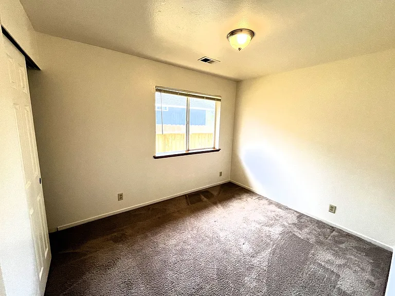 2025 Thiel Ave — Photo 9