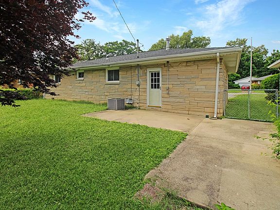 4th image of 2301 E Delaware St