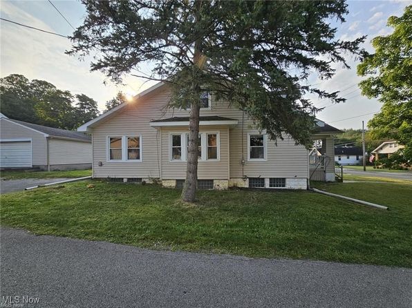 396 W Wood St, Lowellville, OH 44436