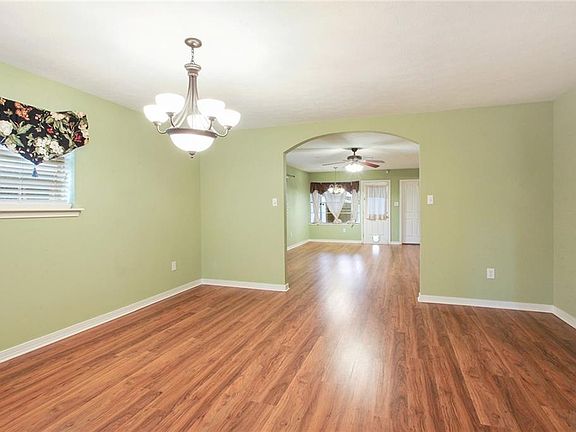 3rd image of 3016 Taft Park