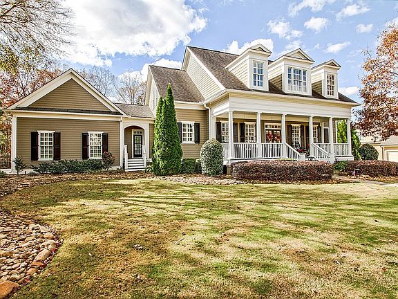 4th image of 300 Sidney Ln