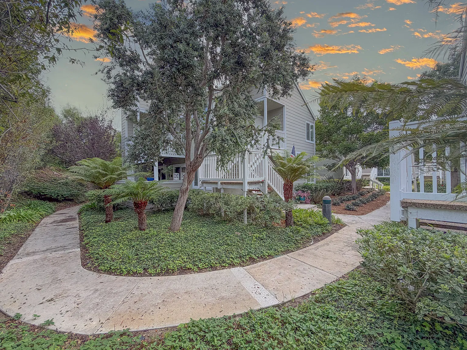 2 bed, 1010 sqft, $3,650 — Photo 4