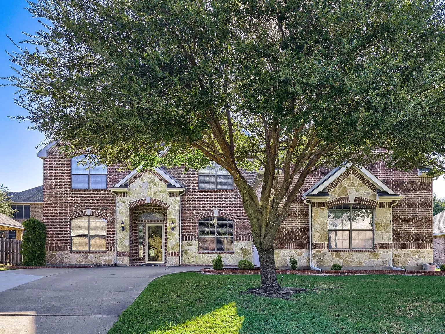 4 bed, 3.5 bath, 3796 sqft, $3,800 — Photo 1