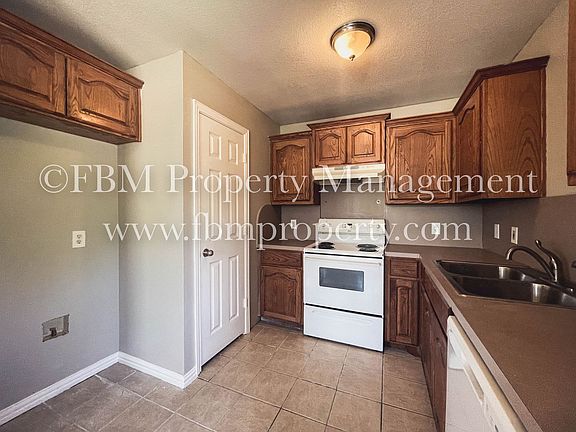 5th image of 1007 NW Main St #A