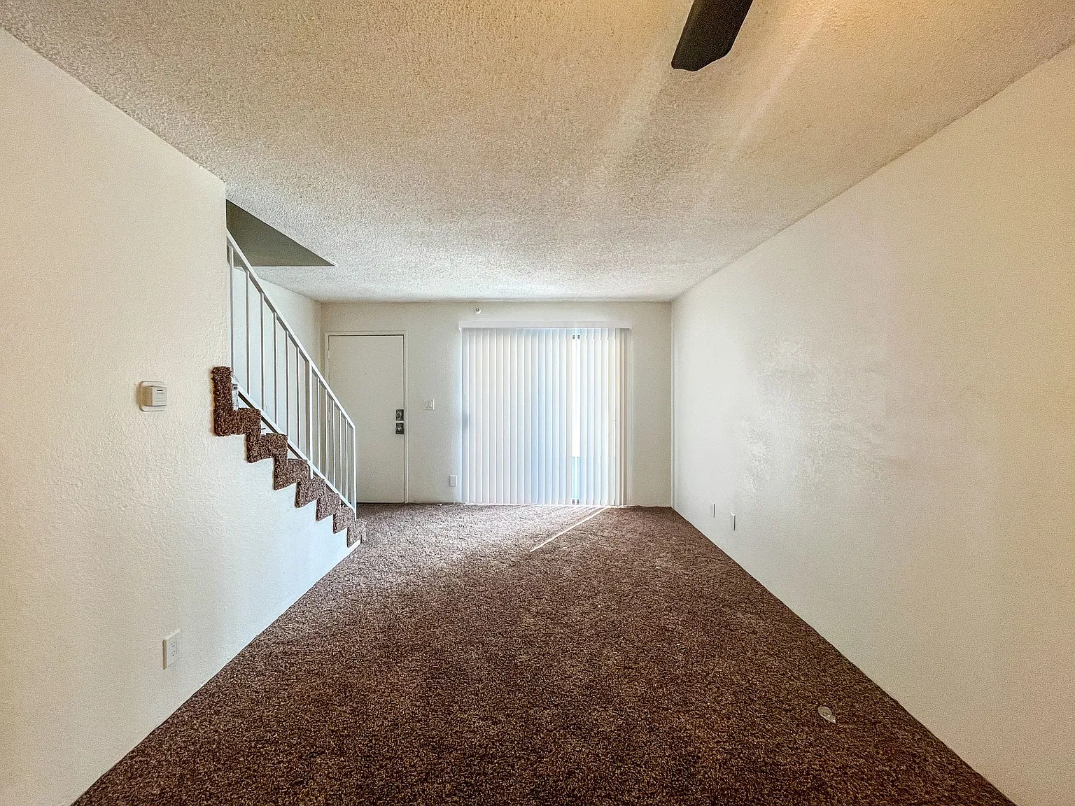 12909 Cordary Ave — Photo 2