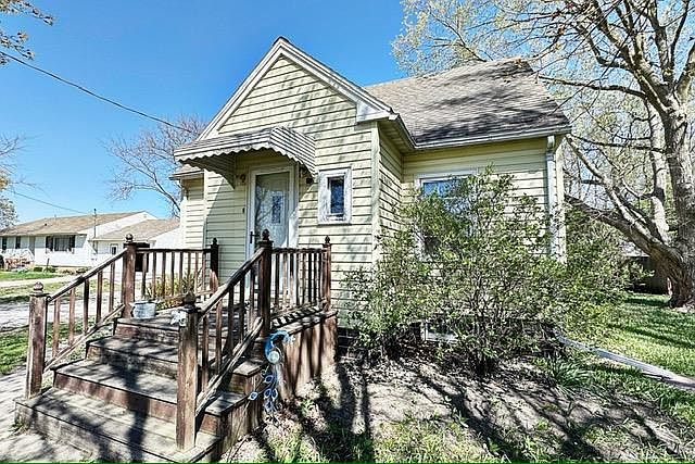 Listing photo 2