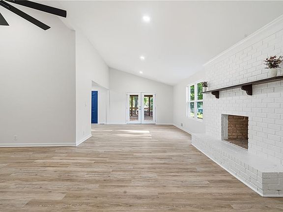 5th image of 343 Academy Dr