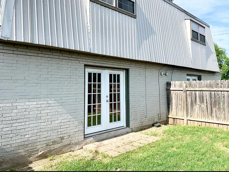 2413 Mission Hill Dr — Photo 20