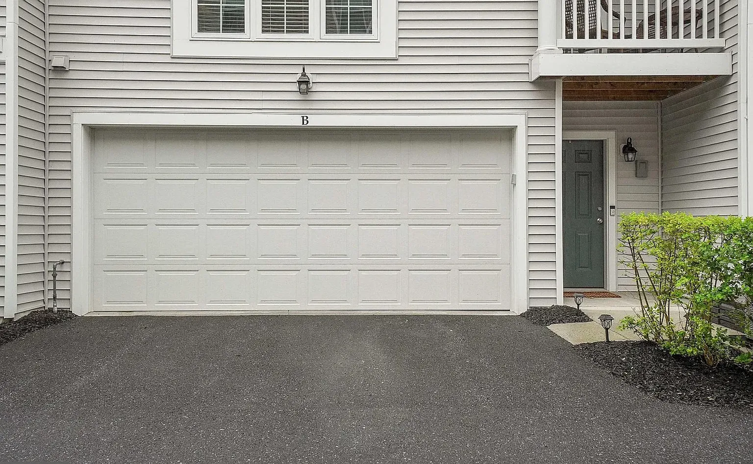 3005 Meridian Commons — Photo 4