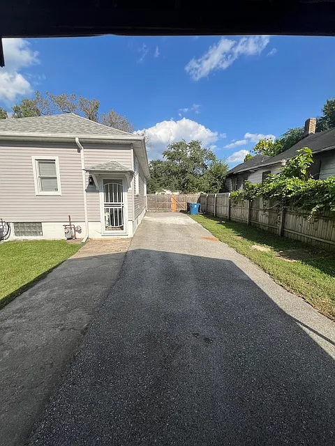 4 bed, 1596 sqft, $1,700 — Photo 3