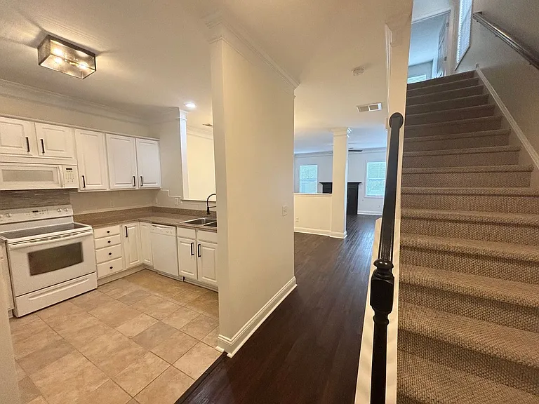 820 Forest Park Rd — Photo 3