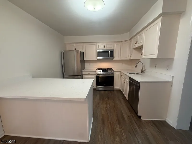 2 bed, 2.5 bath, $3,000 — Photo 3