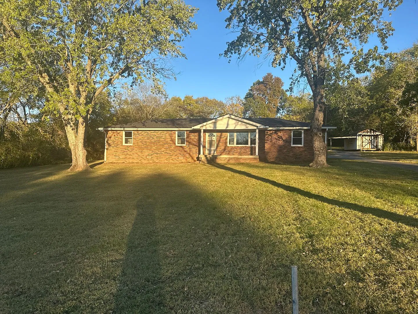 Rural Home With 3 Car Garage On Quiet Cairo Bend Rd. — Photo 2