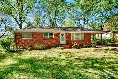 Wonderful home in Country Club Gardwns