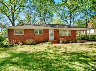 1214 Club View Dr NW, Huntsville, AL 35816