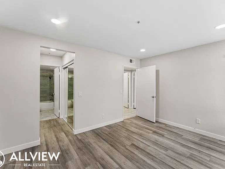 2418 Huntington Street — Photo 13