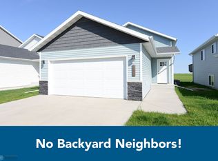 1170 Highland Ln W, West Fargo, ND 58078