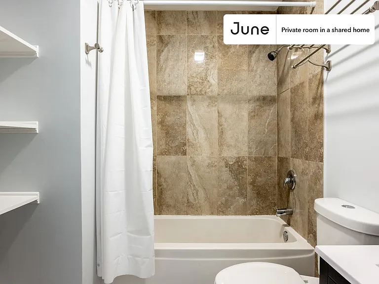 2852 N Lawndale Ave #A — Photo 15