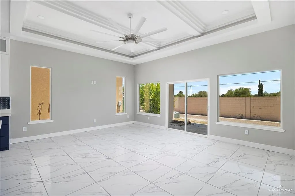 3 bed, 2.0 bath, 2269 sqft, $2,000 — Photo 3