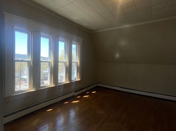 21 Pleasant St., 21 Pleasant St APT 4, Franklin, NH 03235