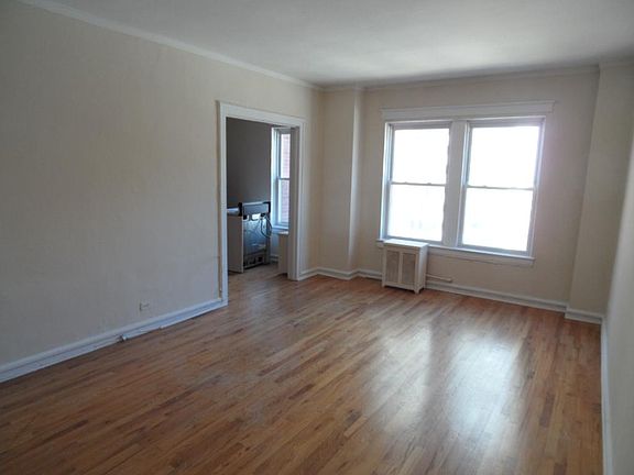 2nd image of 426 W Briar Pl APT 7C