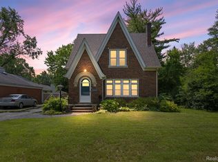 15975 W Thirteen Mile Rd, Southfield, MI 48076