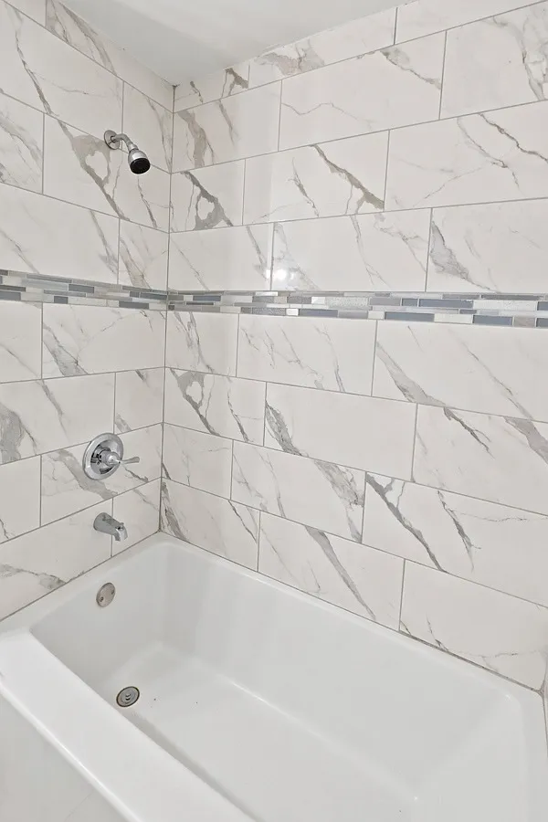 3 bed, 1000 sqft, $2,200 — Photo 3