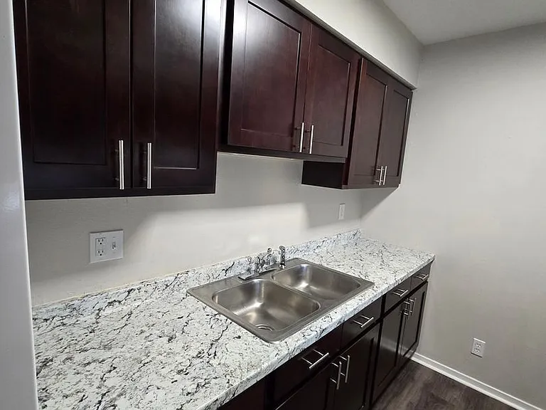 330 S 17th St #21 — Photo 4