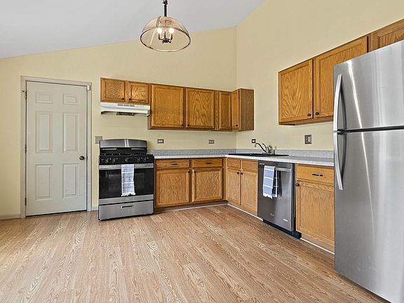 5th image of 1101 Foxglove Ln