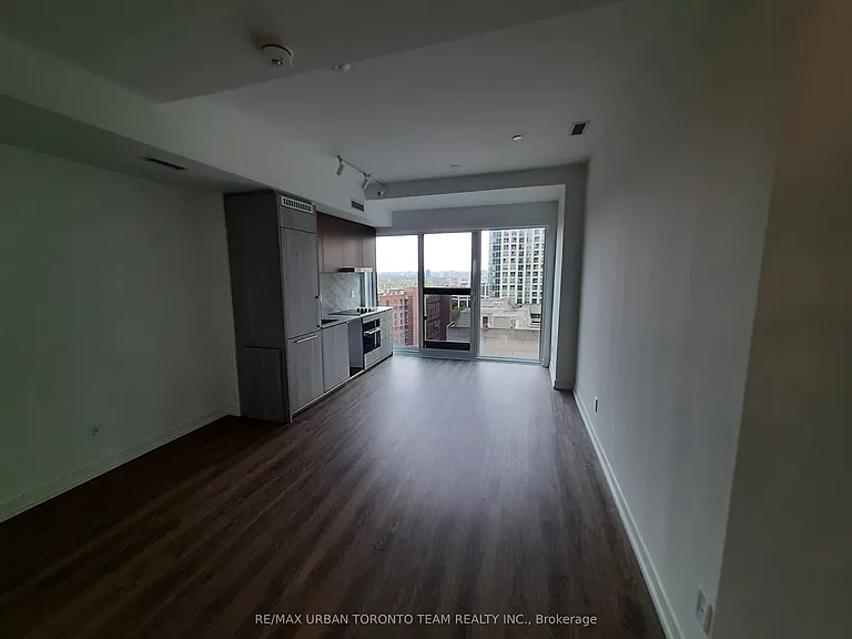 771 Yonge St #2111 — Photo 2