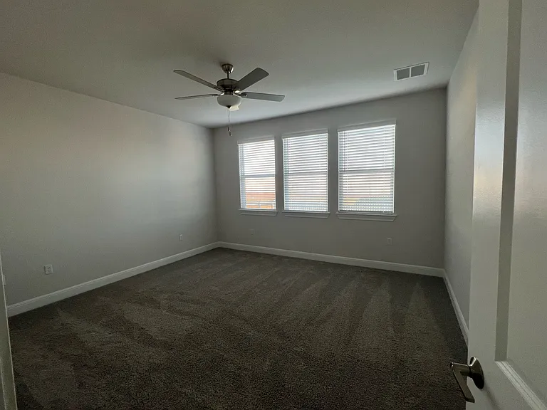 15501 Ellinger Dr — Photo 9
