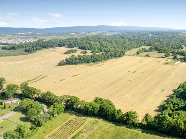 Mish Rd, Bunker Hill, WV 25413