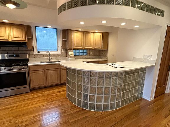4th image of 4926 W Schubert Ave #1