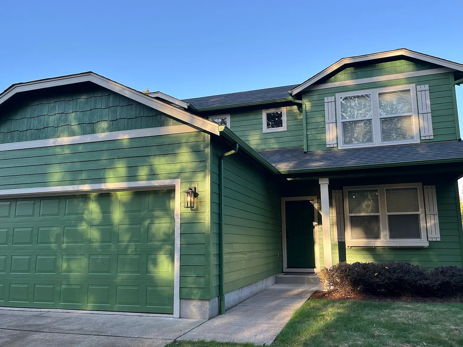 3 bed, 2.5 bath, 2048 sqft, $2,450 — Photo 2