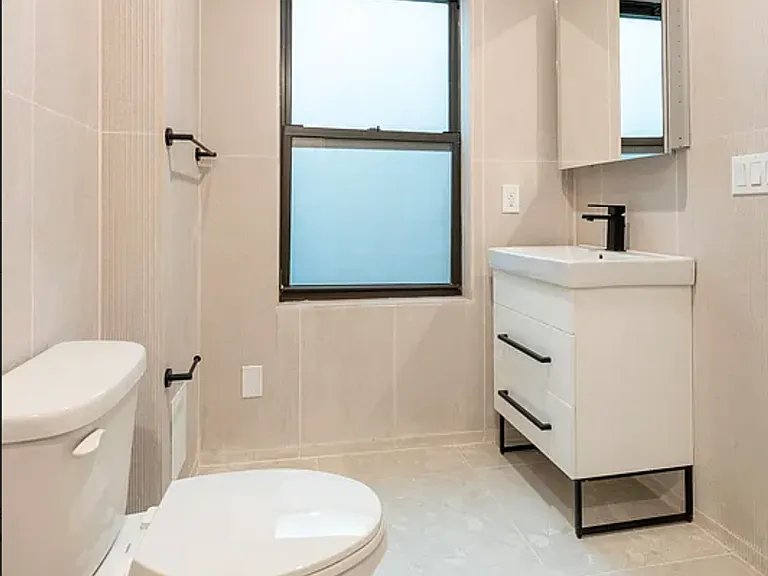 164 E 7th St #1 — Photo 8