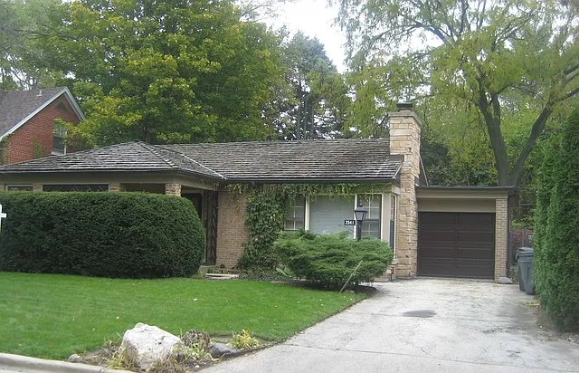 2541 Greeley Ave photo 1