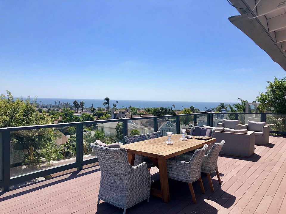Huge Deck for Entertaining