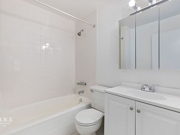 4th image of 344 E 63rd St APT 5f