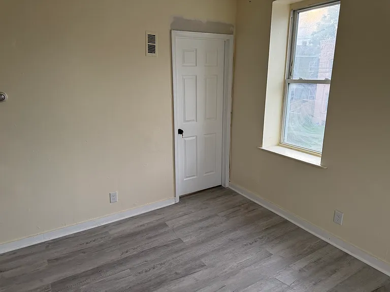 318 E Division St #2 — Photo 5