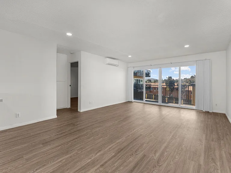 228 Las Flores Dr #15 — Photo 4