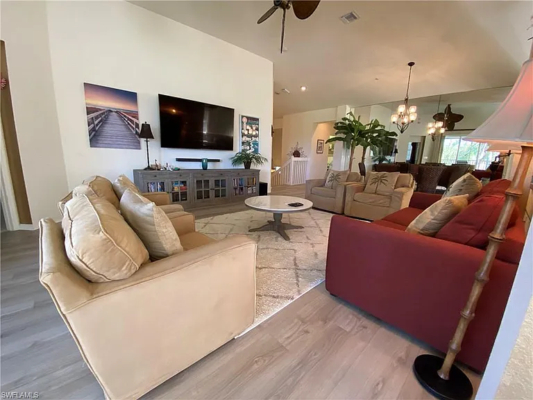 1570 Winding Oaks Way #201 — Photo 10