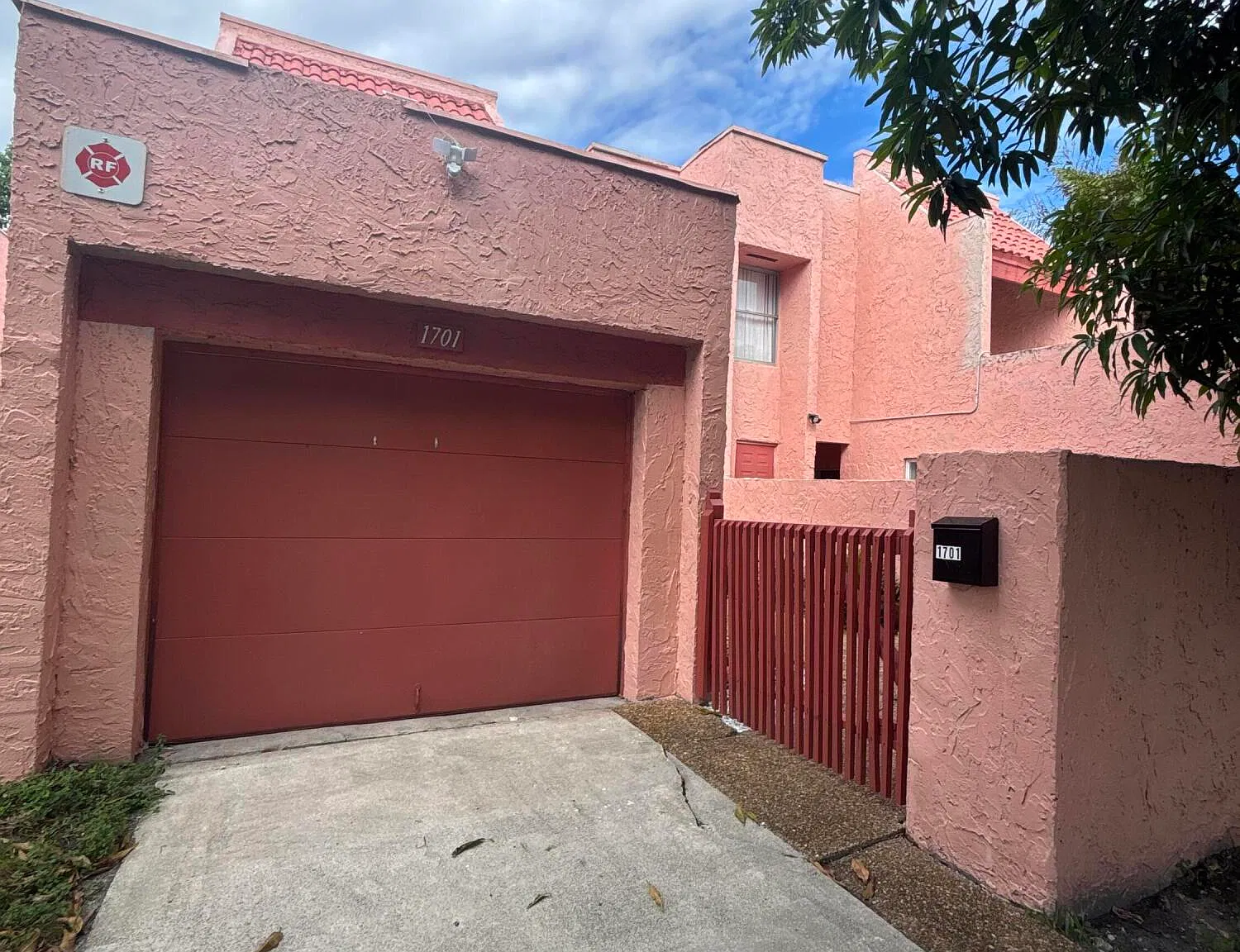 4 bed, 2.5 bath, 2100 sqft, $3,000 — Photo 4