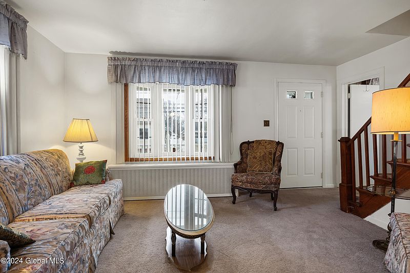 5th image of 37 Dott Avenue